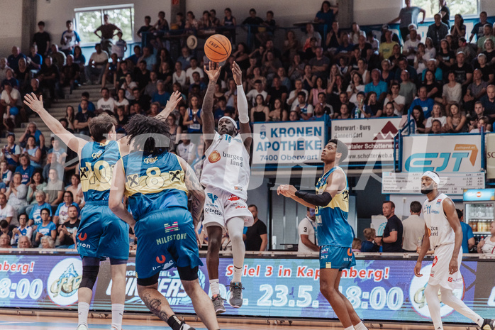 Basketball, Basketball Superliga 2023/24 , F 2, Oberwart Gunners, UBSC Graz, Elias Podany (10), Avery Diggs (8), Munis Tutu (10), Fran Vidovic (17)