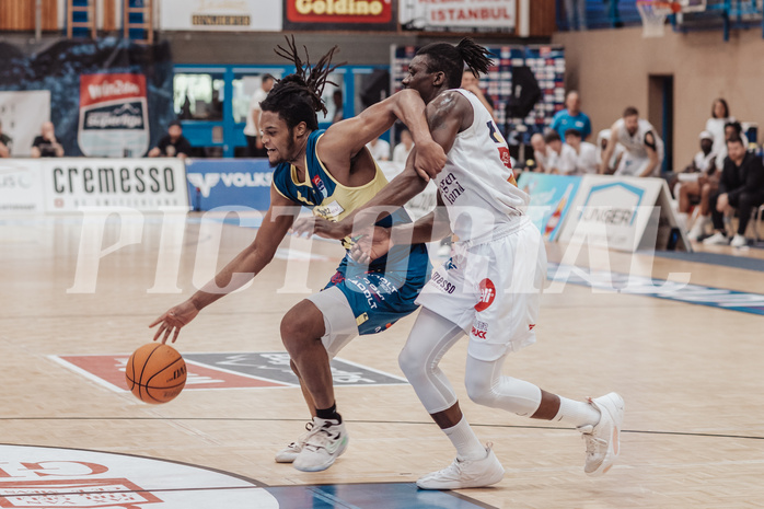 Basketball, Basketball Superliga 2023/24 , F 2, Oberwart Gunners, UBSC Graz, Jalen Shaw (6), Shaquille Rombley (5)