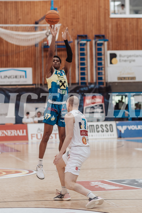 Basketball, Basketball Superliga 2023/24 , F 2, Oberwart Gunners, UBSC Graz, Fran Vidovic (17), Sebastian Kaeferle (7)
