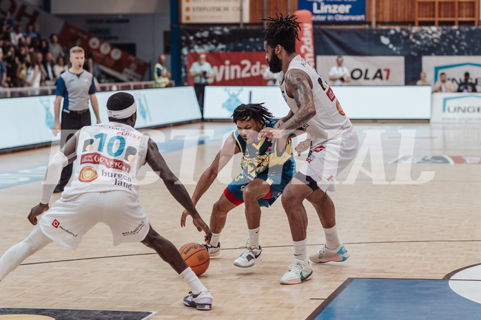 Basketball, Basketball Superliga 2023/24 , F 2, Oberwart Gunners, UBSC Graz, Munis Tutu (10), Zachery Cooks (3), Kris Monroe (13)