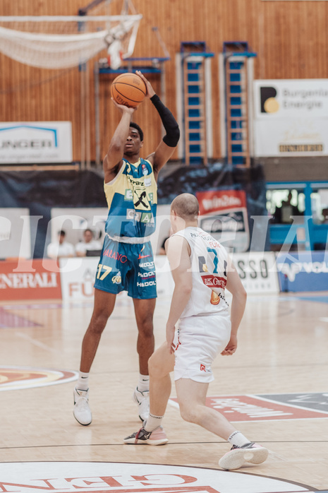 Basketball, Basketball Superliga 2023/24 , F 2, Oberwart Gunners, UBSC Graz, Fran Vidovic (17), Sebastian Kaeferle (7)