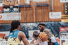 Basketball, Basketball Superliga 2023/24 , F 2, Oberwart Gunners, UBSC Graz, Jalen Shaw (6), Munis Tutu (10), Jeremy Smith (4)