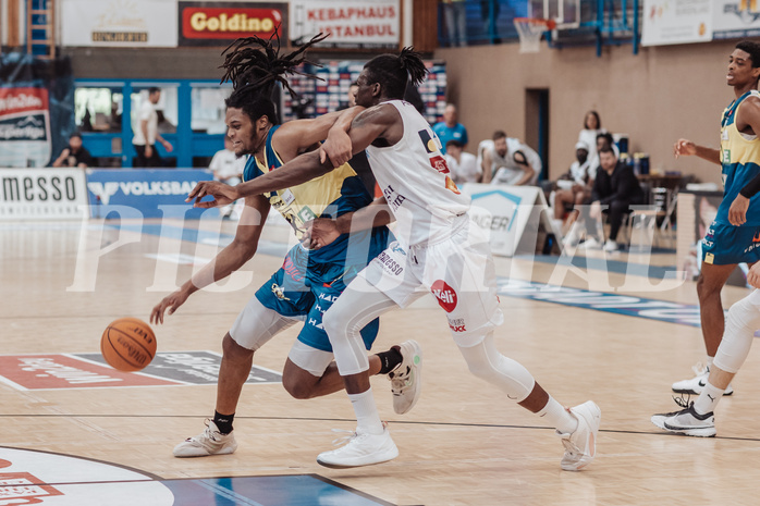 Basketball, Basketball Superliga 2023/24 , F 2, Oberwart Gunners, UBSC Graz, Jalen Shaw (6), Shaquille Rombley (5)