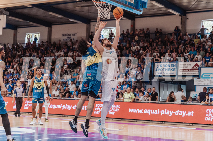 Basketball, Basketball Superliga 2023/24 , F 2, Oberwart Gunners, UBSC Graz, Avery Diggs (8), Daniel Koeppel (14)