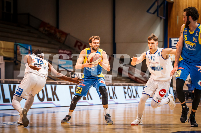 Basketball, bet-at-home Basketball Superliga 2020/21, Grunddurchgang, 6. Runde, Oberwart Gunners, SKN St. Pölten Basketball, Lukas Böck (13)