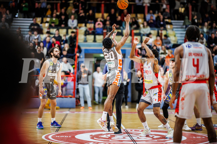 Basketball, Win2Day Superliga 2023/24, Grunddurchgang 10.Runde, Traiskirchen Lions, Klosterneuburg Dukes, Michael Weathers (20), Jaquan Lawrence (40)