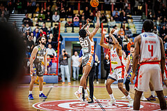 Basketball, Win2Day Superliga 2023/24, Grunddurchgang 10.Runde, Traiskirchen Lions, Klosterneuburg Dukes, Michael Weathers (20), Jaquan Lawrence (40)