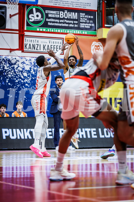 Basketball, Win2Day Superliga 2023/24, Grunddurchgang 10.Runde, Traiskirchen Lions, Klosterneuburg Dukes, Michael Weathers (20)