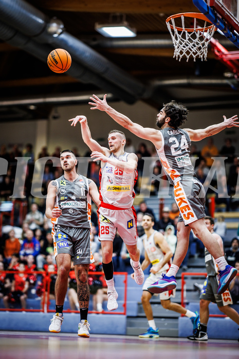 Basketball, Win2Day Superliga 2023/24, Grunddurchgang 10.Runde, Traiskirchen Lions, Klosterneuburg Dukes, Edgars Lasenbergs (25)