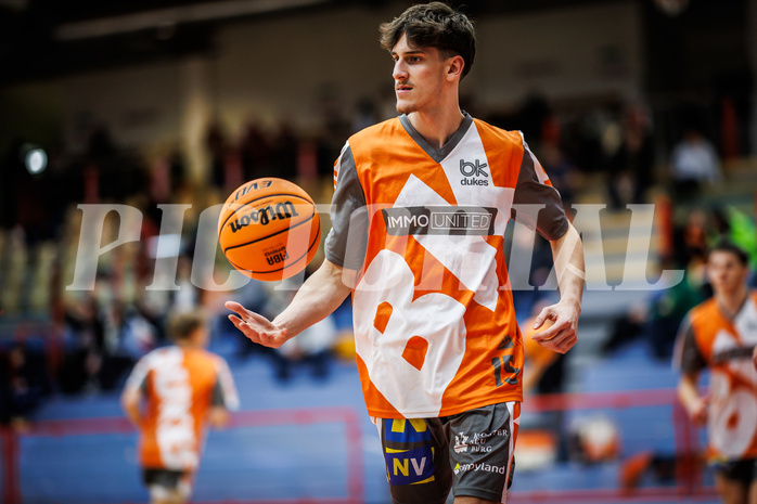 Basketball, Win2Day Superliga 2023/24, Grunddurchgang 10.Runde, Traiskirchen Lions, Klosterneuburg Dukes, Leon Terglav (15)