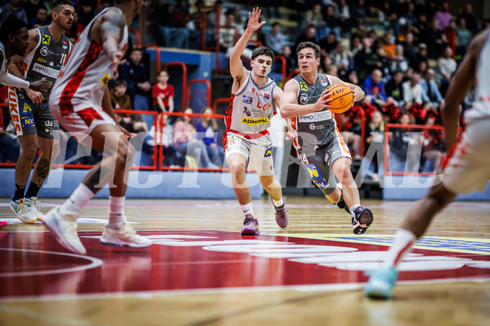 Basketball, Win2Day Superliga 2023/24, Grunddurchgang 10.Runde, Traiskirchen Lions, Klosterneuburg Dukes, Valentin Bauer (14)