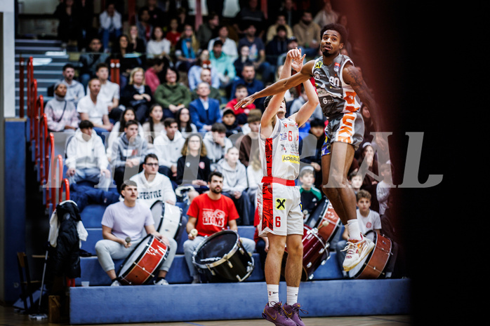 Basketball, Win2Day Superliga 2023/24, Grunddurchgang 10.Runde, Traiskirchen Lions, Klosterneuburg Dukes, Aleksej Kostic (6), Michael Weathers (20)