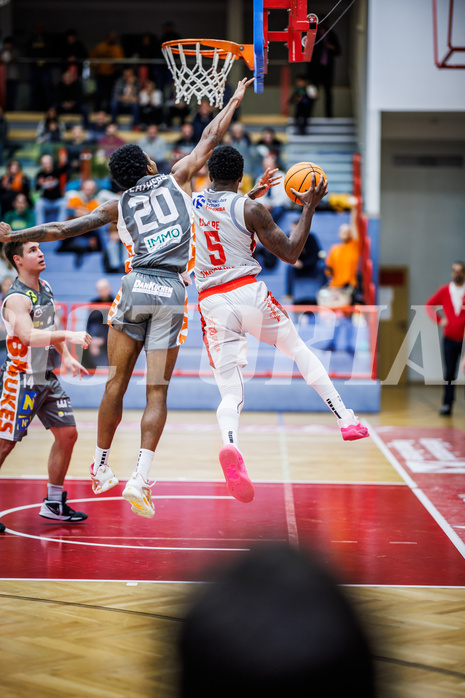 Basketball, Win2Day Superliga 2023/24, Grunddurchgang 10.Runde, Traiskirchen Lions, Klosterneuburg Dukes, Davon Clare (5)