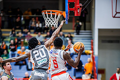 Basketball, Win2Day Superliga 2023/24, Grunddurchgang 10.Runde, Traiskirchen Lions, Klosterneuburg Dukes, Davon Clare (5)