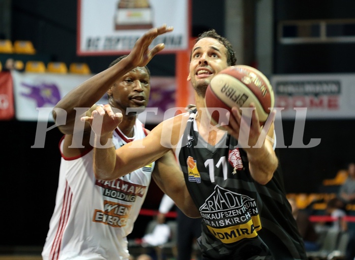 Basketball ABL 2016/17 Grunddurchgang 3. Runde  BC Vienna vs Traiskirchen Lions
Im Bild: Fabricio Vay (11), Seni N´Diaye (19)

