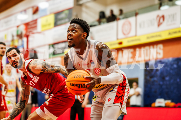 Basketball, win2day Basketball Superliga 2023/24, Grunddurchgang 14.Runde, Traiskirchen Lions, BC Vienna, Davon Clare (5)