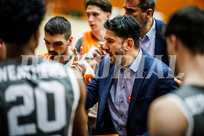 Basketball, Win2Day Superliga 2023/24, Grunddurchgang 14.Runde, Vienna Timberwolves, Klosterneuburg Dukes, Damir Zeleznik (Head Coach)