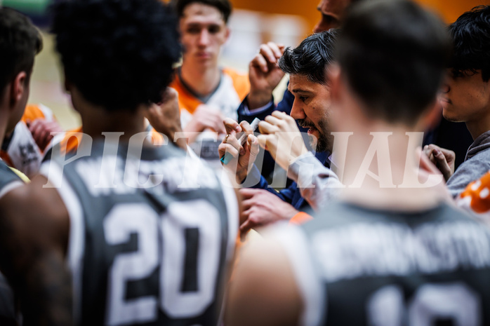 Basketball, Win2Day Superliga 2023/24, Grunddurchgang 14.Runde, Vienna Timberwolves, Klosterneuburg Dukes, Damir Zeleznik (Head Coach)