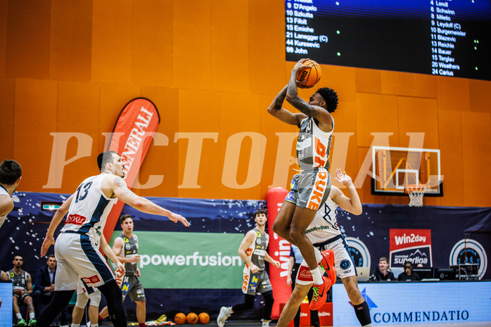 Basketball, Win2Day Superliga 2023/24, Grunddurchgang 14.Runde, Vienna Timberwolves, Klosterneuburg Dukes, Michael Weathers (20)