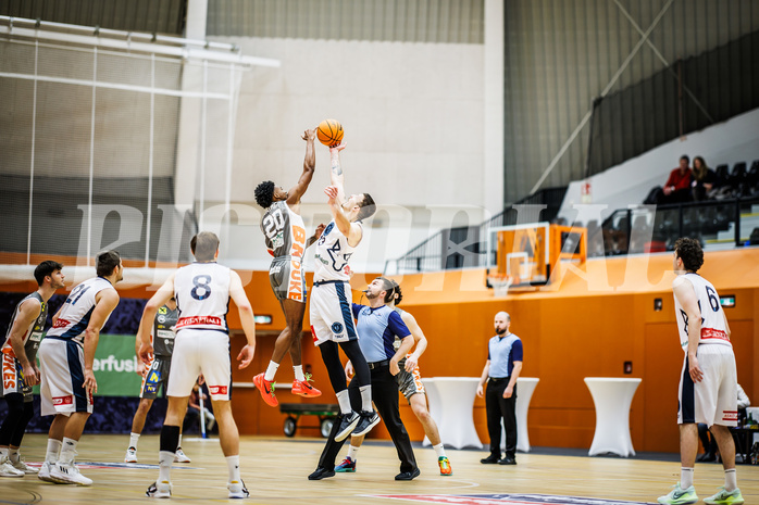 Basketball, Win2Day Superliga 2023/24, Grunddurchgang 14.Runde, Vienna Timberwolves, Klosterneuburg Dukes, Michael Weathers (20), Ziga Fifolt (13)
