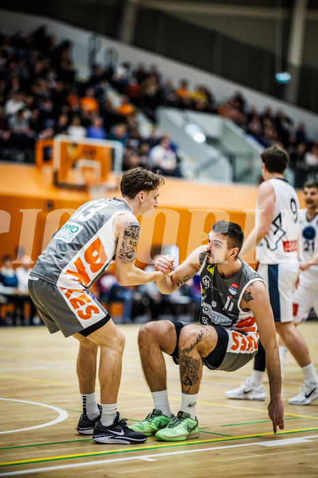 Basketball, Win2Day Superliga 2023/24, Grunddurchgang 14.Runde, Vienna Timberwolves, Klosterneuburg Dukes, Lukas Reichle (13), Benjamin Blazevic (11)