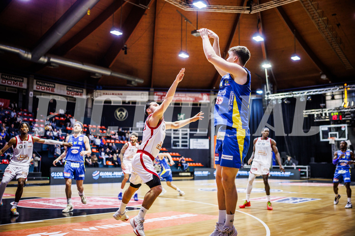 Basketball, Win2Day Superliga 2024/25, Grunddurchgang 6.Runde, BC Vienna, St. Pölten, Mustafa Hassan Zadeh (5), Janis Tomaschek (99)