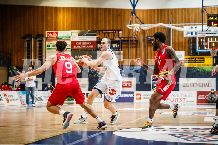 Basketball, bet-at-home Basketball Superliga 2021/22, Grunddurchgang Runde 10, Oberwart Gunners, Traiskirchen Lions, Sebastian Käferle (7)