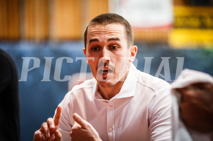 Basketball, bet-at-home Basketball Superliga 2021/22, Grunddurchgang Runde 10, Oberwart Gunners, Traiskirchen Lions, Dominik Günthner (Ass. Coach)
