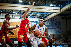Basketball, bet-at-home Basketball Superliga 2021/22, Grunddurchgang Runde 10, Oberwart Gunners, Traiskirchen Lions, Rob Howard (5)