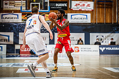Basketball, bet-at-home Basketball Superliga 2021/22, Grunddurchgang Runde 10, Oberwart Gunners, Traiskirchen Lions, Taveion M. Hollingsworth (11)