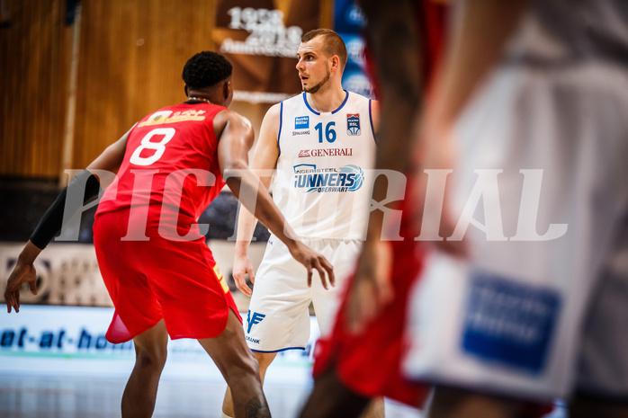 Basketball, bet-at-home Basketball Superliga 2021/22, Grunddurchgang Runde 10, Oberwart Gunners, Traiskirchen Lions, Renato Poljak (16)