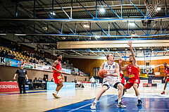 Basketball, bet-at-home Basketball Superliga 2021/22, Grunddurchgang Runde 10, Oberwart Gunners, Traiskirchen Lions, Sebastian Käferle (7)