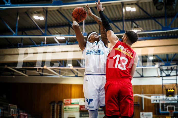 Basketball, bet-at-home Basketball Superliga 2021/22, Grunddurchgang Runde 10, Oberwart Gunners, Traiskirchen Lions, Rob Howard (5)