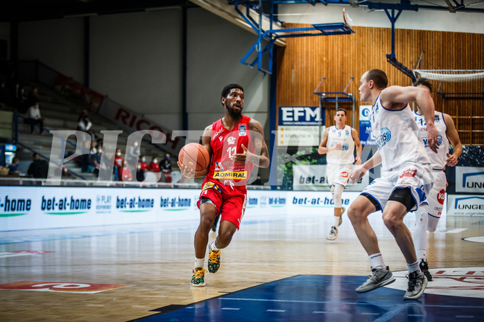Basketball, bet-at-home Basketball Superliga 2021/22, Grunddurchgang Runde 10, Oberwart Gunners, Traiskirchen Lions, Taveion M. Hollingsworth (11)