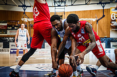Basketball, bet-at-home Basketball Superliga 2021/22, Grunddurchgang Runde 10, Oberwart Gunners, Traiskirchen Lions, Emondre Rickman (14)
