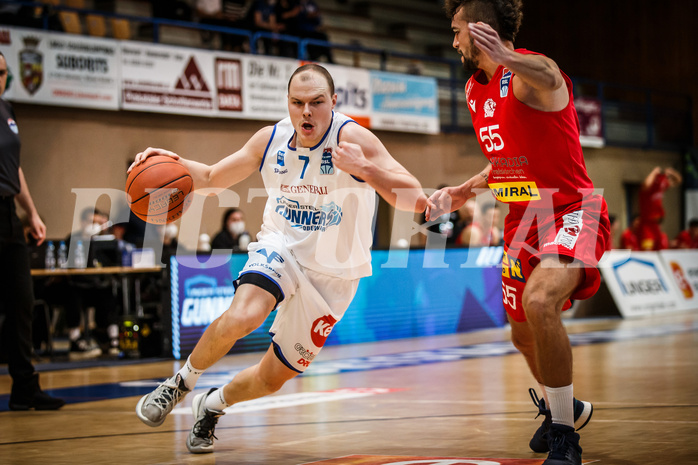 Basketball, bet-at-home Basketball Superliga 2021/22, Grunddurchgang Runde 10, Oberwart Gunners, Traiskirchen Lions, Sebastian Käferle (7)