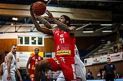Basketball, bet-at-home Basketball Superliga 2021/22, Grunddurchgang Runde 10, Oberwart Gunners, Traiskirchen Lions, Taveion M. Hollingsworth (11)