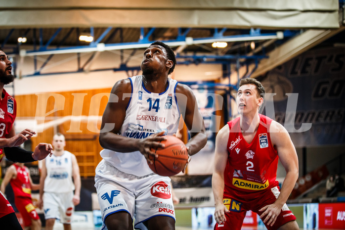 Basketball, bet-at-home Basketball Superliga 2021/22, Grunddurchgang Runde 10, Oberwart Gunners, Traiskirchen Lions, Emondre Rickman (14)