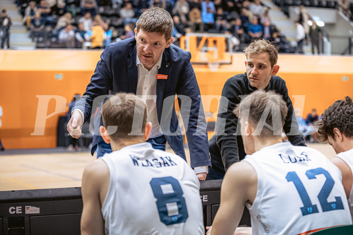 Basketball, Win2Day Superliga 2022/23, 5. Qualifikationsrunde, Vienna Timberwolves, Traiskirchen Lions, Hubert Schmidt (Head Coach), Justin Schlünken (Ass. Coach)
