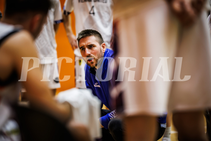 Basketball, Basketball Zweite Liga 2024/25, Grunddurchgang 8.Runde, Vienna United, Wörthersee Piraten, Nemanja Nikolic (Head Coach)