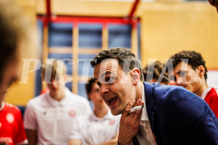 Basketball, win2day Basketball Superliga 2024/25, Grunddurchgang 9.Runde, Traiskirchen Lions, Gmunden Swans, Benedikt Danek (Head Coach)