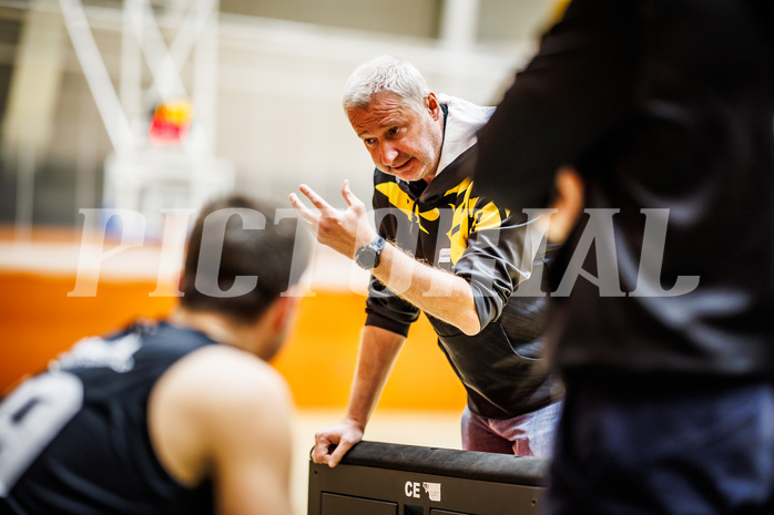 Basketball, Basketball Zweite Liga 2024/25, Grunddurchgang 8.Runde, Vienna Timberwolves, Güssing Blackbirds, Muharem Vugdalic (Haed Coach)