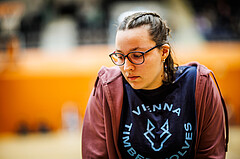 Basketball, Basketball Zweite Liga 2024/25, Grunddurchgang 8.Runde, Vienna Timberwolves, Güssing Blackbirds, Katharina Kindl (Ass. Coach)
