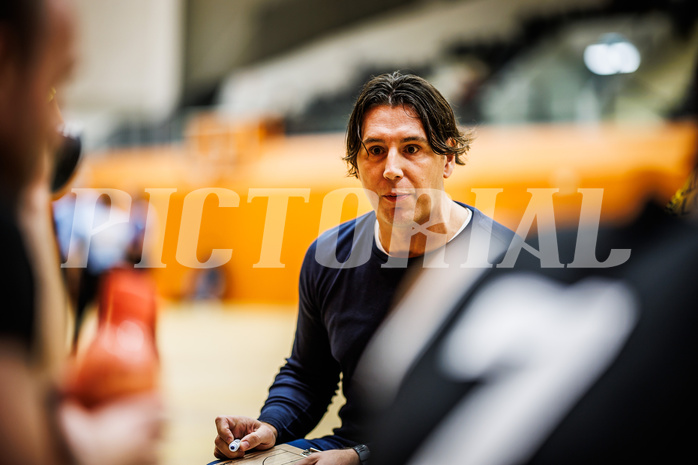 Basketball, Basketball Zweite Liga 2024/25, Grunddurchgang 8.Runde, Vienna United, Wörthersee Piraten, Andreas Kuttnig (Head Coach)