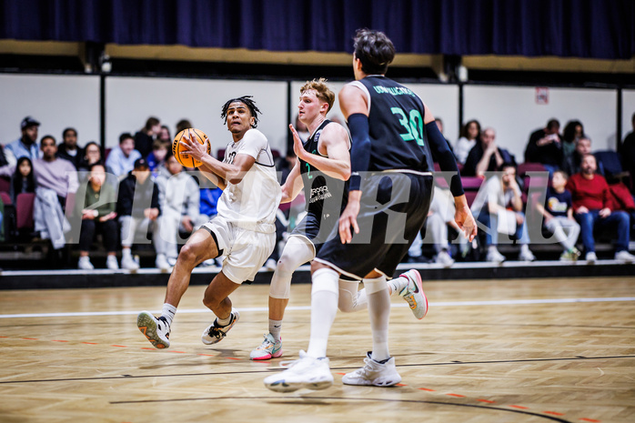 Basketball, Basketball Zweite Liga 2023/24, Grunddurchgang 17.Runde, Basket Flames, Union Deutsch Wagram Alligators, Jamie Ikem Onyemaechi (22)