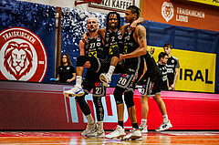 Basketball, win2day Basketball Superliga 2023/24, Grunddurchgang 21.Runde, Traiskirchen Lions, Flyers Wels, Terell Allen (2) injured