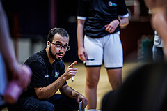 Basketball, Win2Day Basketball Damen Superliga 2023/24, Grunddurchgang 12.Runde, Basket Flames, DBB LZ OÖ, Hirbod Mahdavi (Head Coach)