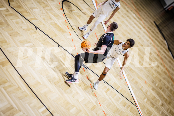 Basketball, Basketball Zweite Liga 2023/24, Grunddurchgang 17.Runde, Basket Flames, Union Deutsch Wagram Alligators, Matej Drgon (21), Paul Kircher (15)
