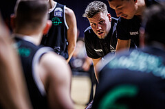 Basketball, Basketball Zweite Liga 2023/24, Grunddurchgang 17.Runde, Basket Flames, Union Deutsch Wagram Alligators, Mark Laurencik (Ass. Head Coach)