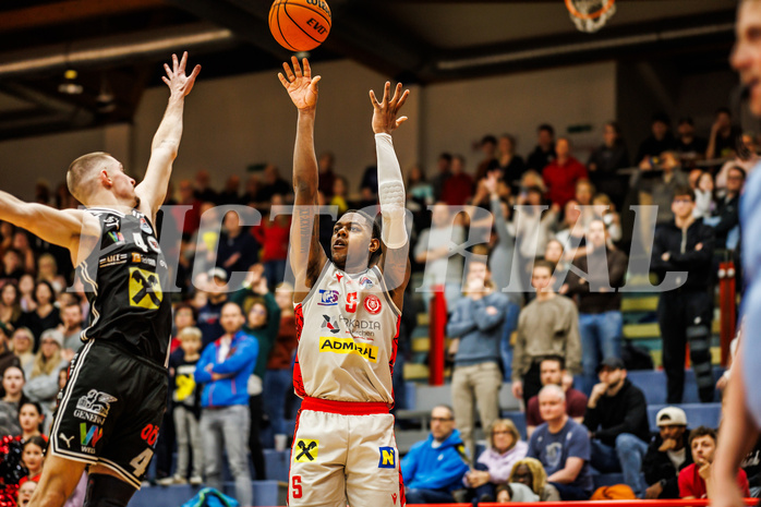 Basketball, win2day Basketball Superliga 2023/24, Grunddurchgang 21.Runde, Traiskirchen Lions, Flyers Wels, Davon Clare (5)